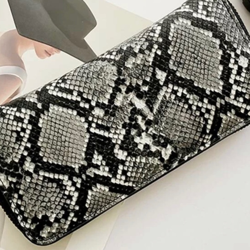COPY - BRAND NEW Snakeskin Print Zip Around Wallet